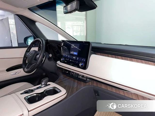 Lexus LM id 4291442 из Китая 11