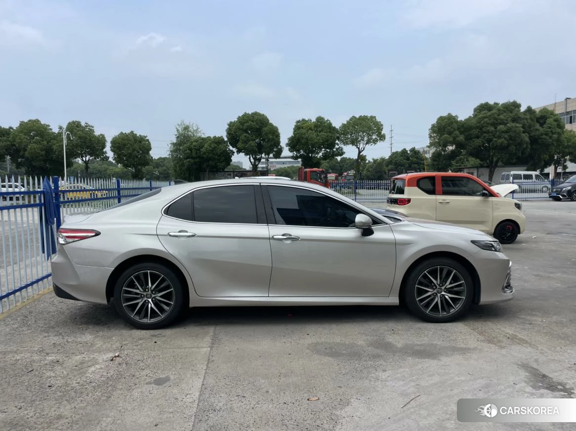 Toyota Camry 2021 Серебристо-серый из Китая, фото 4