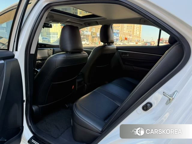 Toyota Corolla dual engine E+ id 4235869 из Китая 11