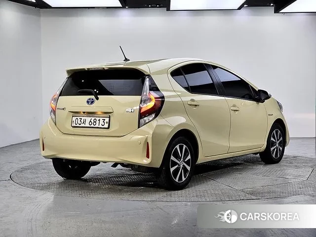 Toyota Prius C id 3499957 из Кореи 14