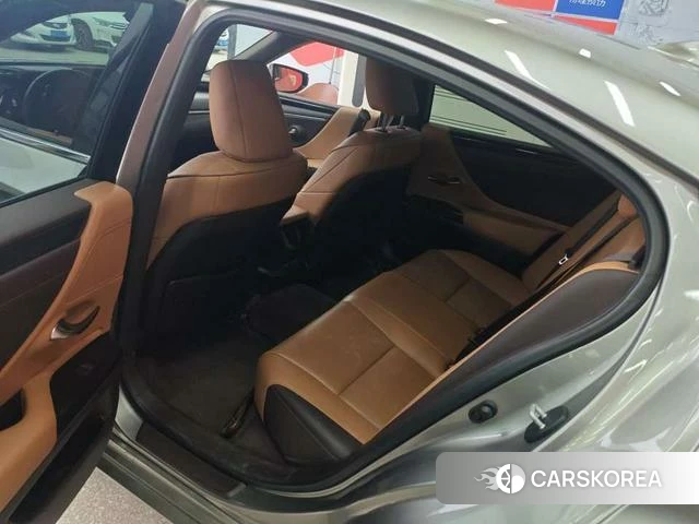 Lexus ES id 4333778 из Китая 7