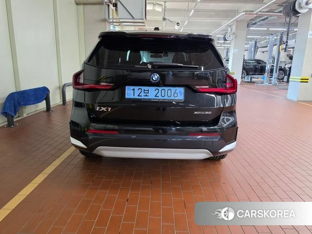 BMW iX1 (U11) 2024 Черный из Кореи, фото 4