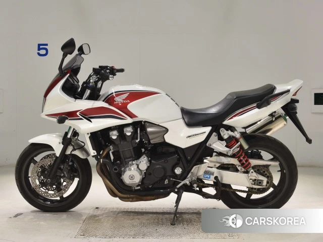 Проданный Honda CB1300SF BOLDOR 2011 из Японии, фото 2