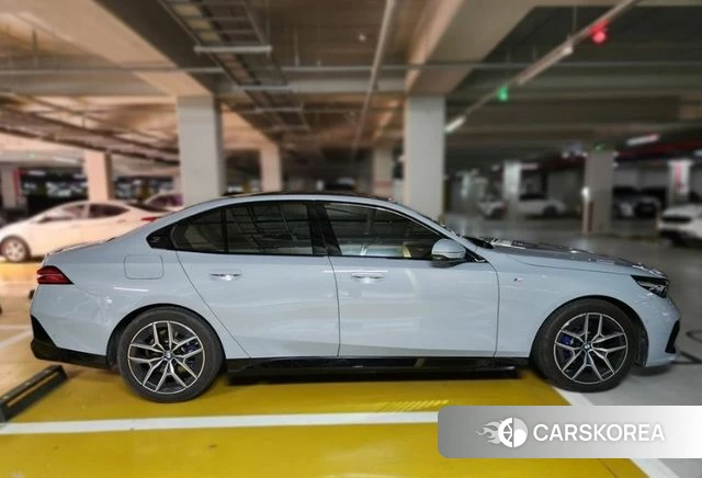 BMW 5 Series (G60) 2024 Серый из Кореи, фото 6