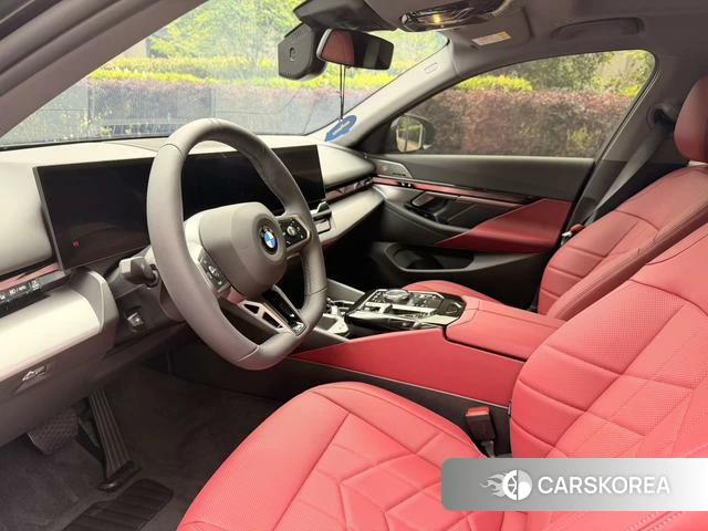 BMW 5 series 2025 Черный из Китая, фото 4