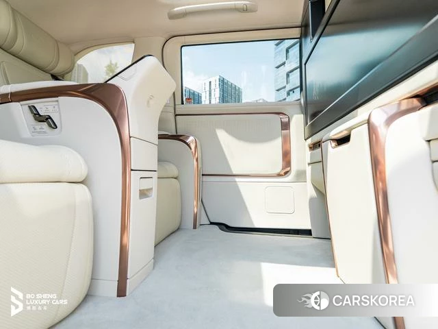 Lexus LM id 4273748 из Китая 34