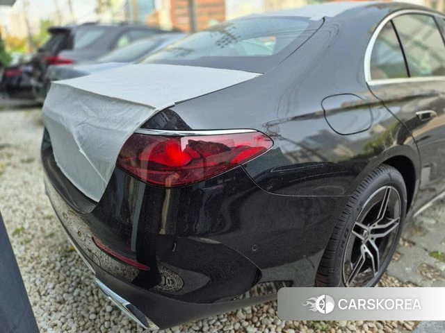 Mercedes-Benz E-Class W214 2026 Черный двухцветный из Кореи, фото 4