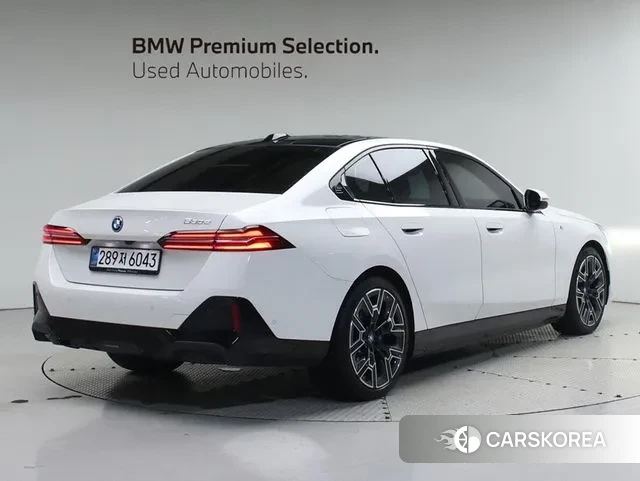 BMW 5 Series (G60) id 3415268 из Кореи 14