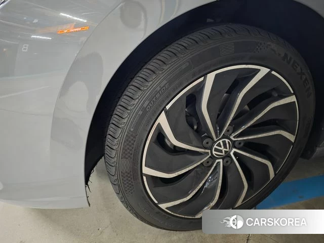 Volkswagen Golf 8th Generation 2022 Серебристо-серый из Кореи, фото 5