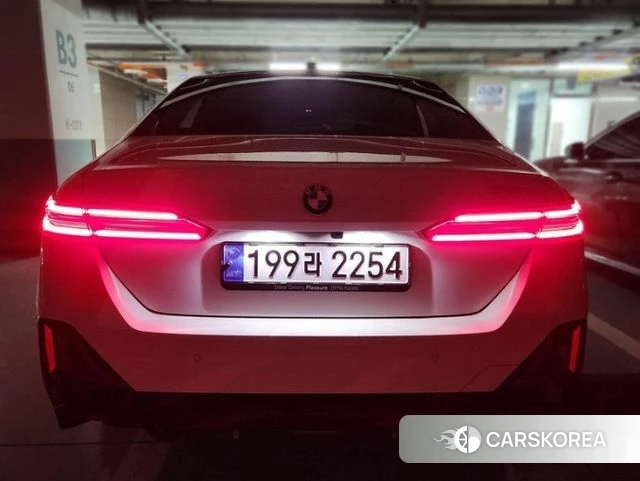 BMW 5 Series (G60) 2024 Белый из Кореи, фото 4