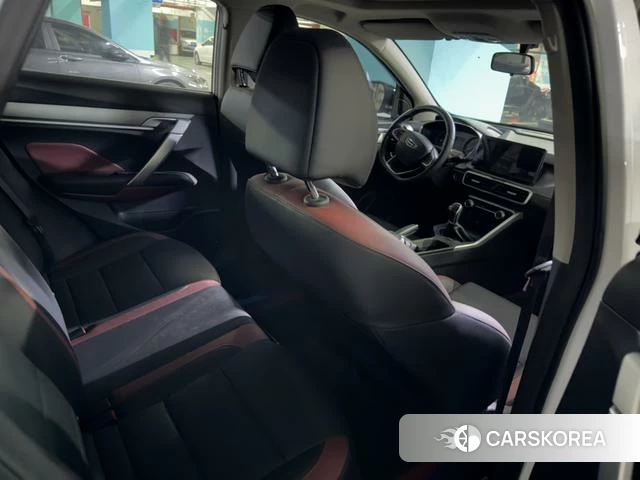 Geely Automobile Binyue 2021 Белый из Китая, фото 4