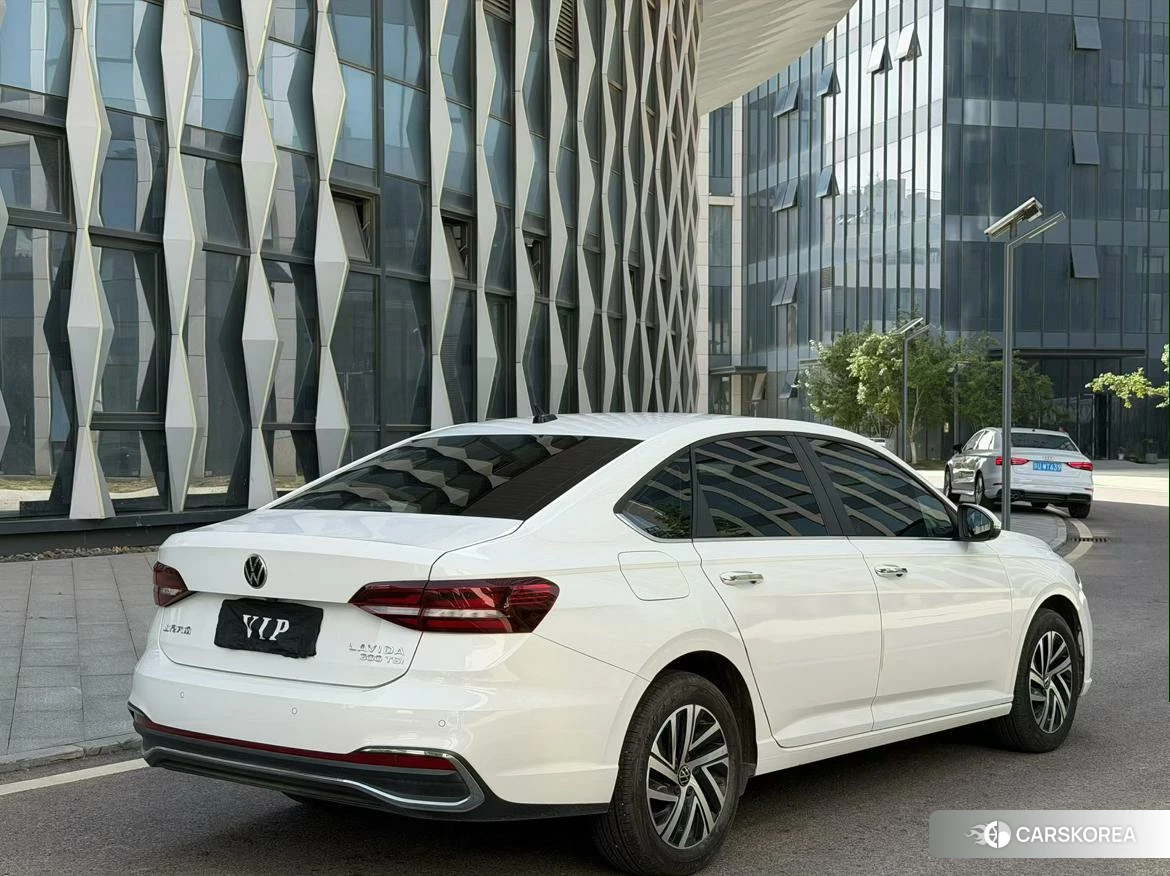 Volkswagen Lavida 2023 Белый из Китая, фото 4