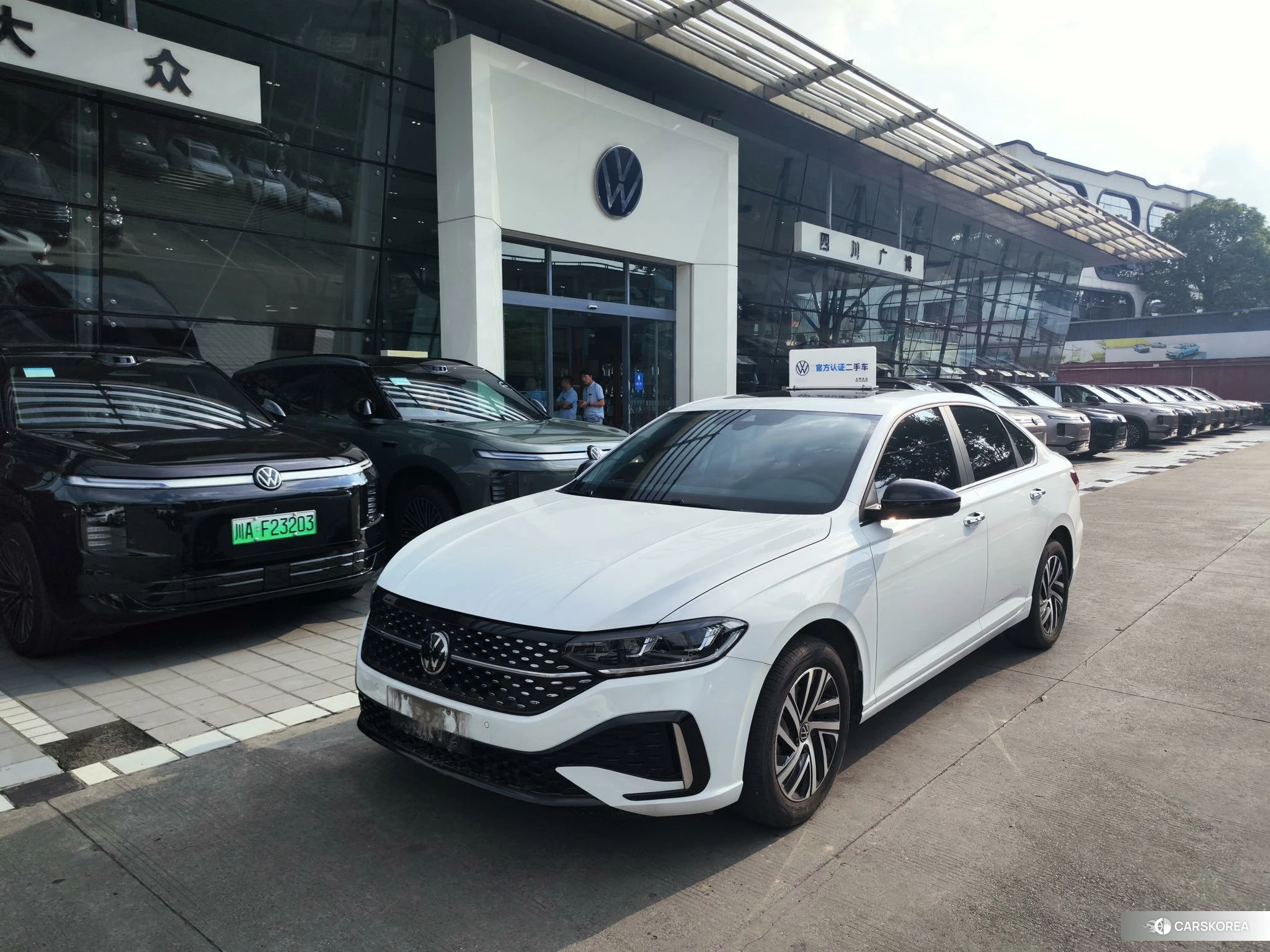 Volkswagen Lavida 2023 Белый из Китая, фото 4