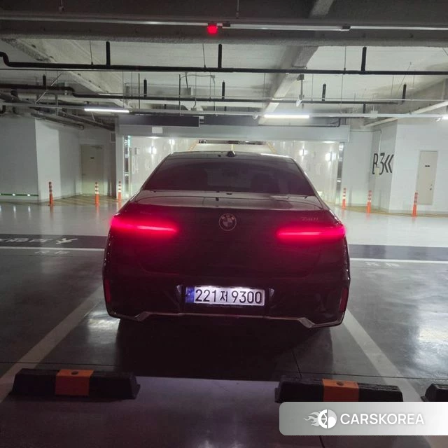 BMW 7 Series (G70) 2024 Черный из Кореи, фото 4