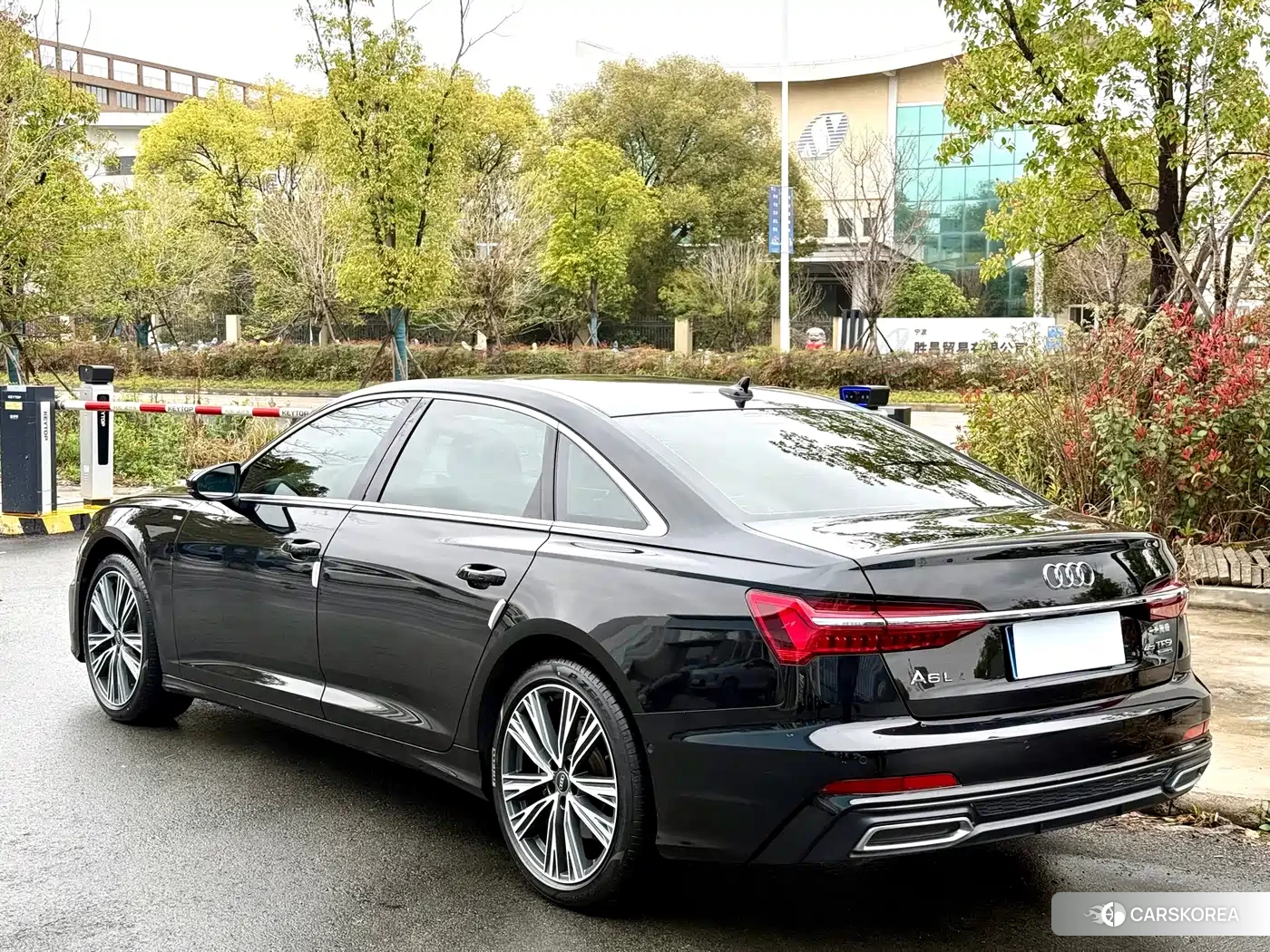 Audi A6L id 4546428 из Китая 10