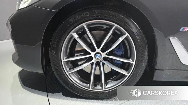 BMW 5 Series (G30) id 3898918 из Кореи 14