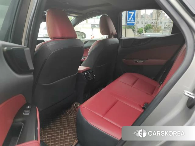 Lexus NX 2023 Серебристо-серый из Китая, фото 6