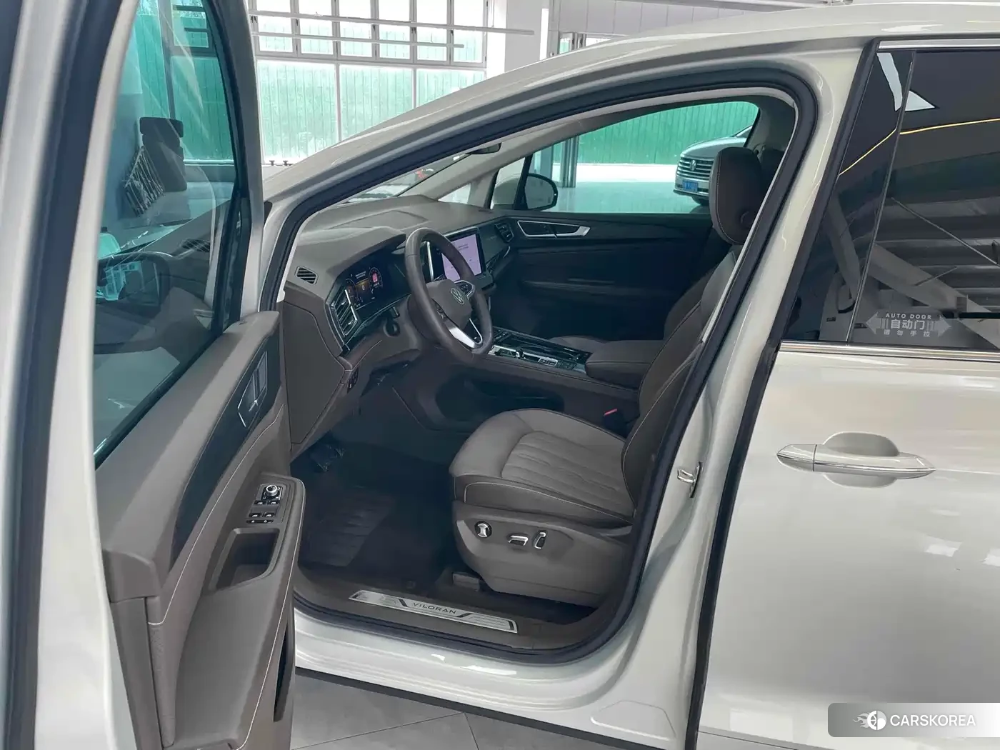 Volkswagen Viloran 2023 Silver/gray из Китая, фото 5