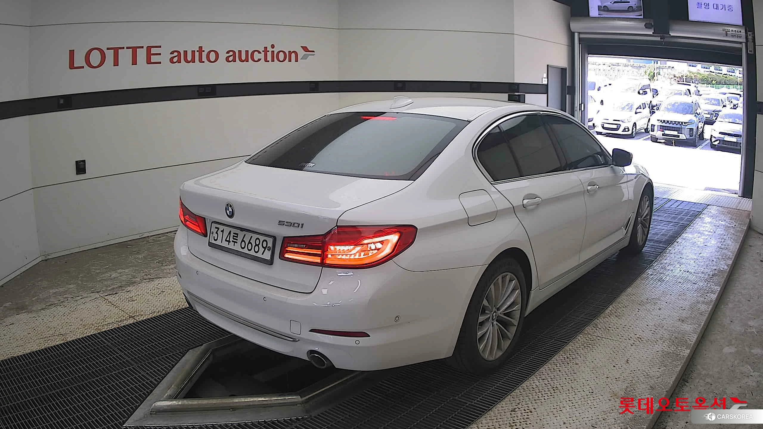BMW  530i Luxury id 4902319 из Кореи 31