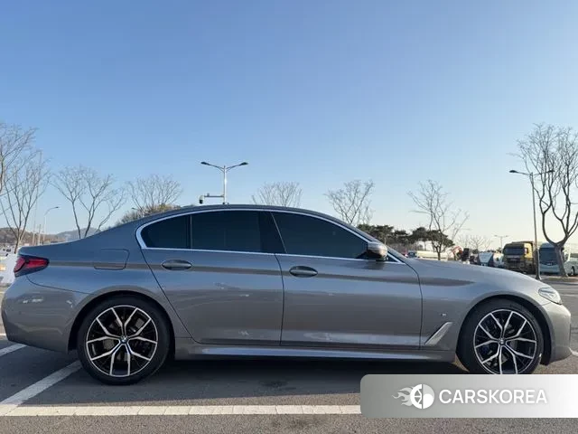 BMW 5 Series (G30) id 3746017 из Кореи 14