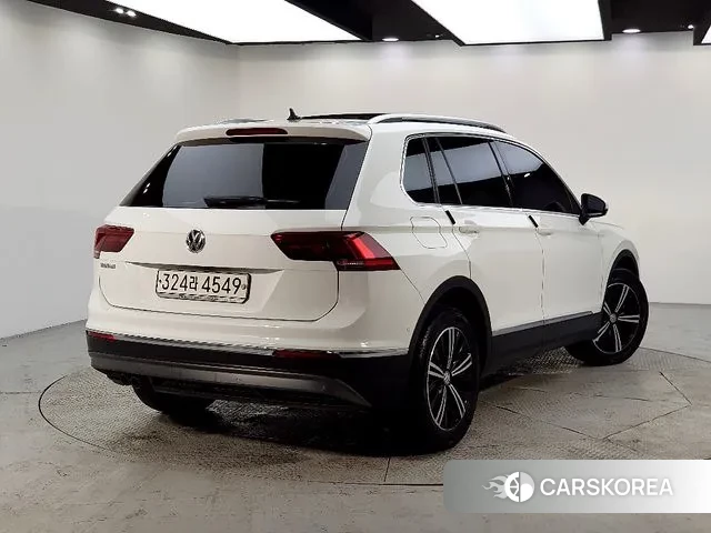 Volkswagen Tiguan second Generation 2019 Белый из Кореи, фото 4