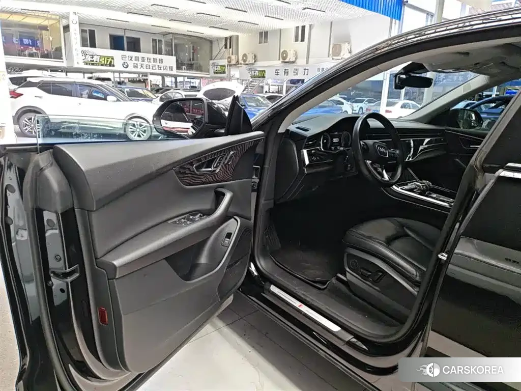 Audi Q8 2022 Черный из Китая, фото 4