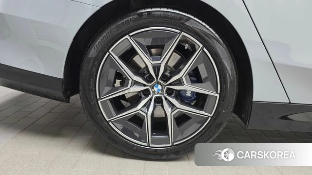 BMW 5 Series (G60) id 4612184 из Кореи 25