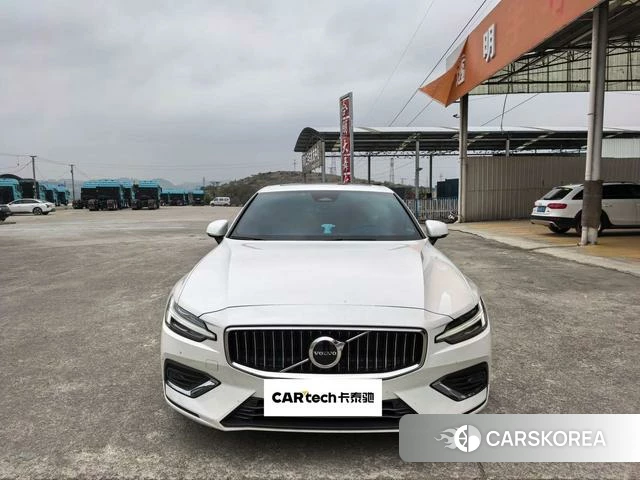 Volvo S60 2023 Белый из Китая, фото 4