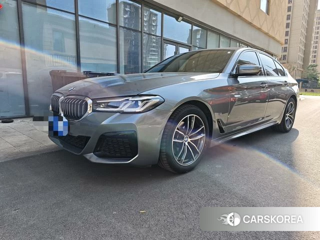 BMW 5 series (imported) 2023 Серебристо-серый из Китая, фото 4