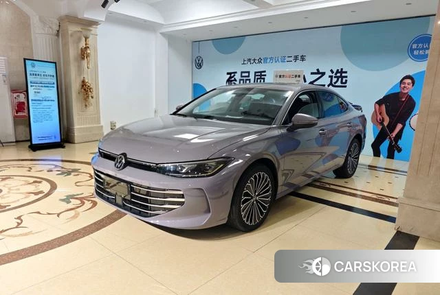 Volkswagen Passat 2024 Серебристо-серый из Китая, фото 4
