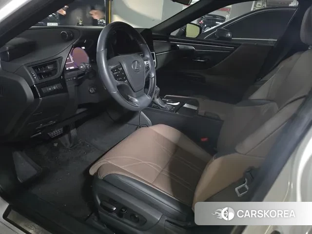 Lexus ES300h 7th generation 2023 Белый из Кореи, фото 4
