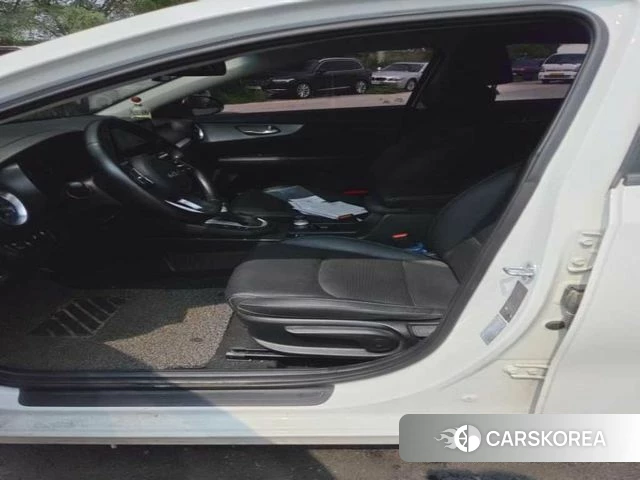 Kia The New K3 2nd generation 2022 Белый из Кореи, фото 4