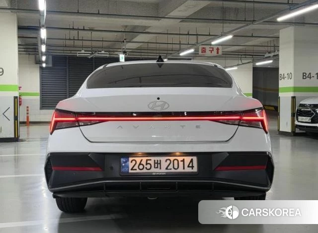 Hyundai The New Avante (CN7) 2023 Белый из Кореи, фото 6