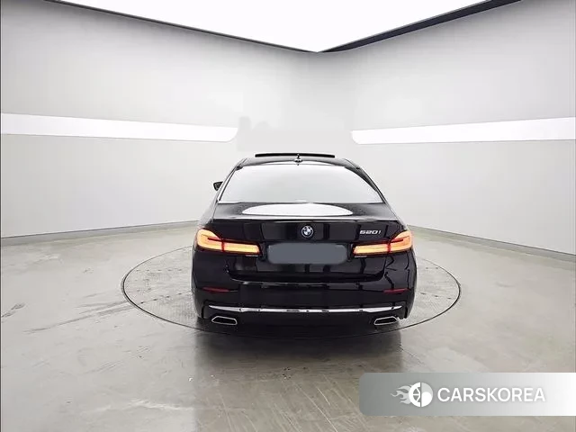 BMW 5 Series (G30) id 3347956 из Кореи 14