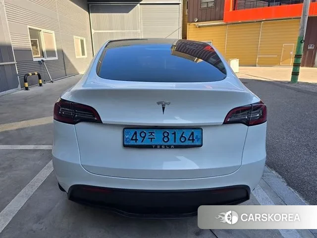 Tesla Model Y 2023 Белый из Кореи, фото 4