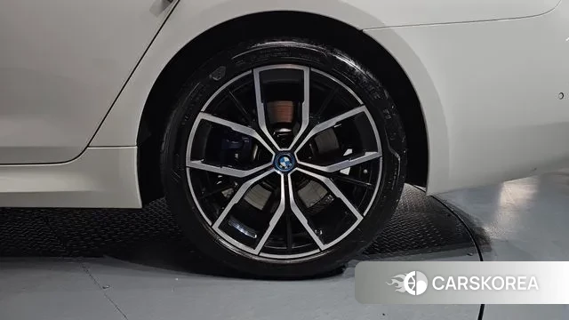 BMW 5 Series (G30) id 3322826 из Кореи 14