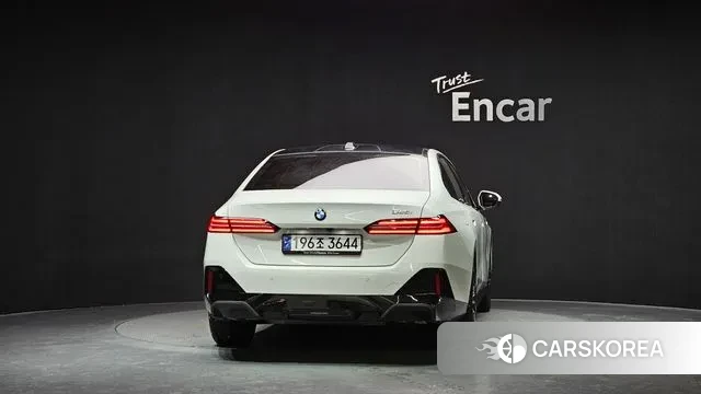 BMW 5 Series (G60) id 3538517 из Кореи 14