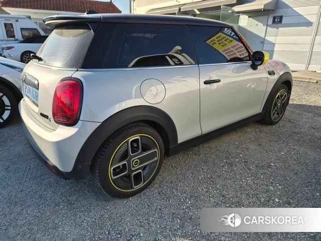 Mini Cooper Electric 2022 Светло-серебряный цвет из Кореи, фото 4