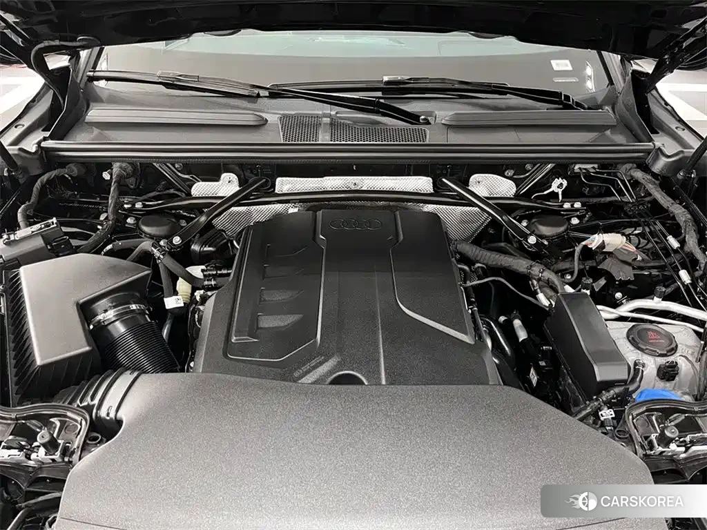 Audi Q5L id 4600376 из Китая 11