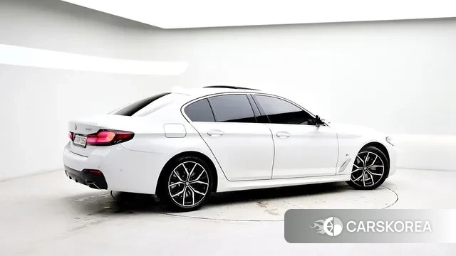 BMW 5 Series (G30) id 3650533 из Кореи 14