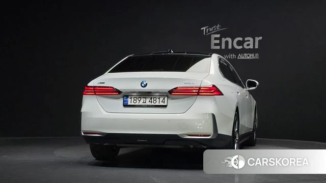 BMW 5 Series (G60) id 4579118 из Кореи 26