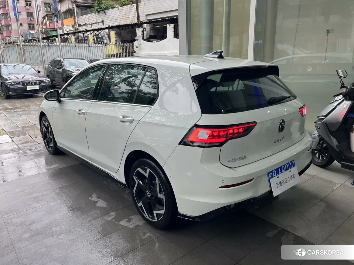 Volkswagen Golf 2024 Белый из Китая, фото 4