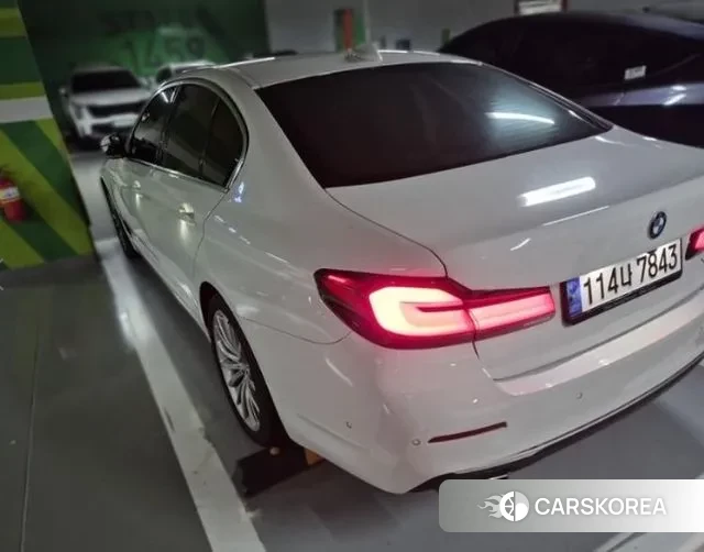 BMW 5 Series (G30) 2023 Белый из Кореи, фото 4