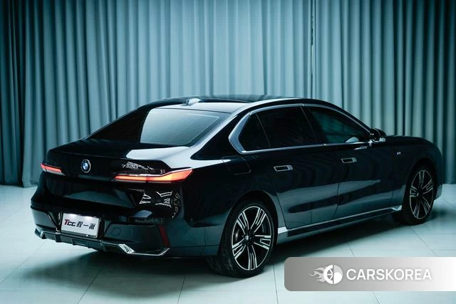 BMW 7 series 2023 Черный из Китая, фото 4