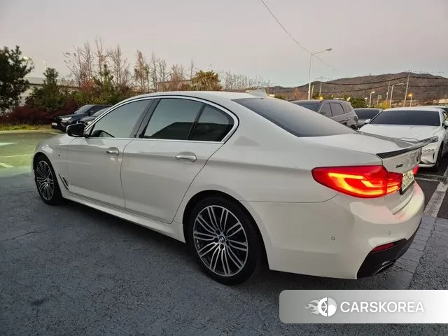 BMW 5 Series (G30) id 3425476 из Кореи 14