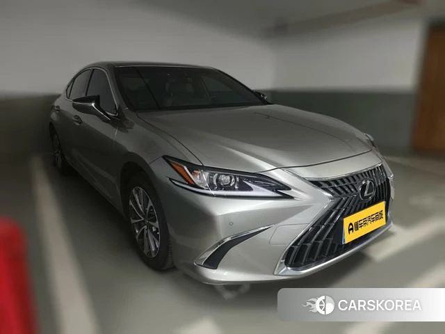 Lexus ES 2023 Серебристо-серый из Китая, фото 4