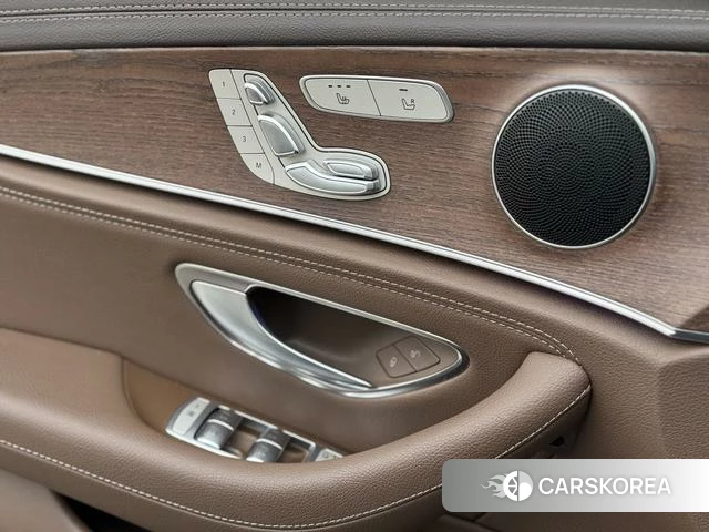 Mercedes-Benz E-class id 4259893 из Китая 14