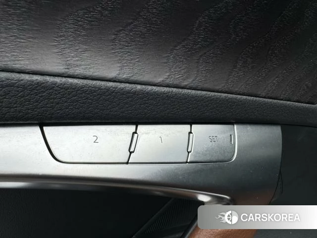 Audi A6L id 4328650 из Китая 10