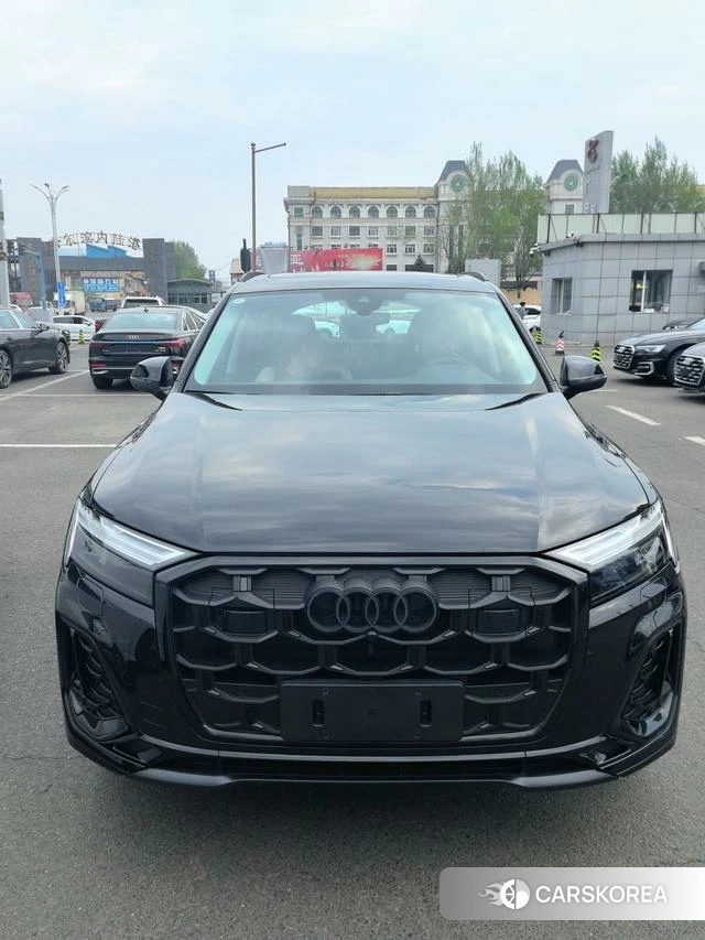Audi Q7 2025 Черный из Китая, фото 4