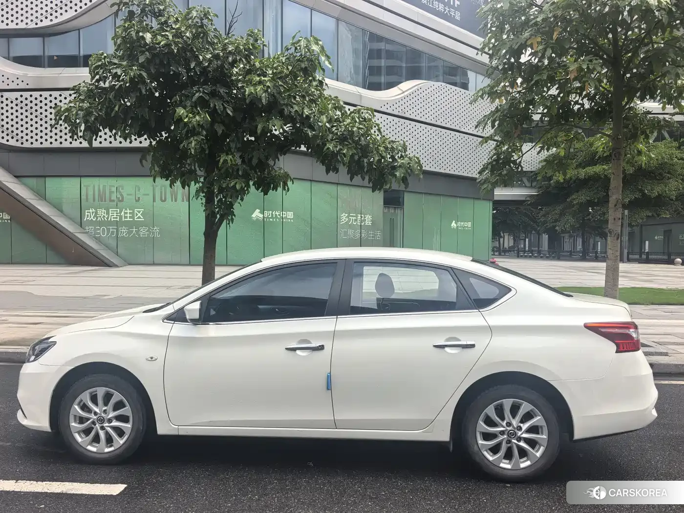 Nissan Sylphy 2022 Белый из Китая, фото 4